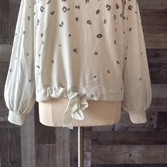 Democracy white sweater medium sparkly gray silver leopard print glam holiday - Picture 4 of 12